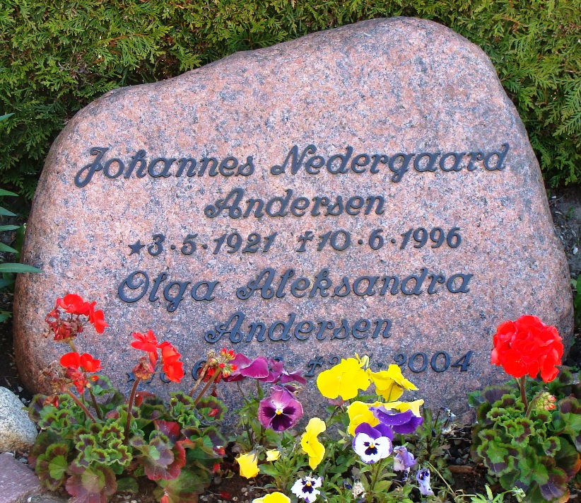 Olga og Johannes Andersens gravsten p Skvinge kirkegrd